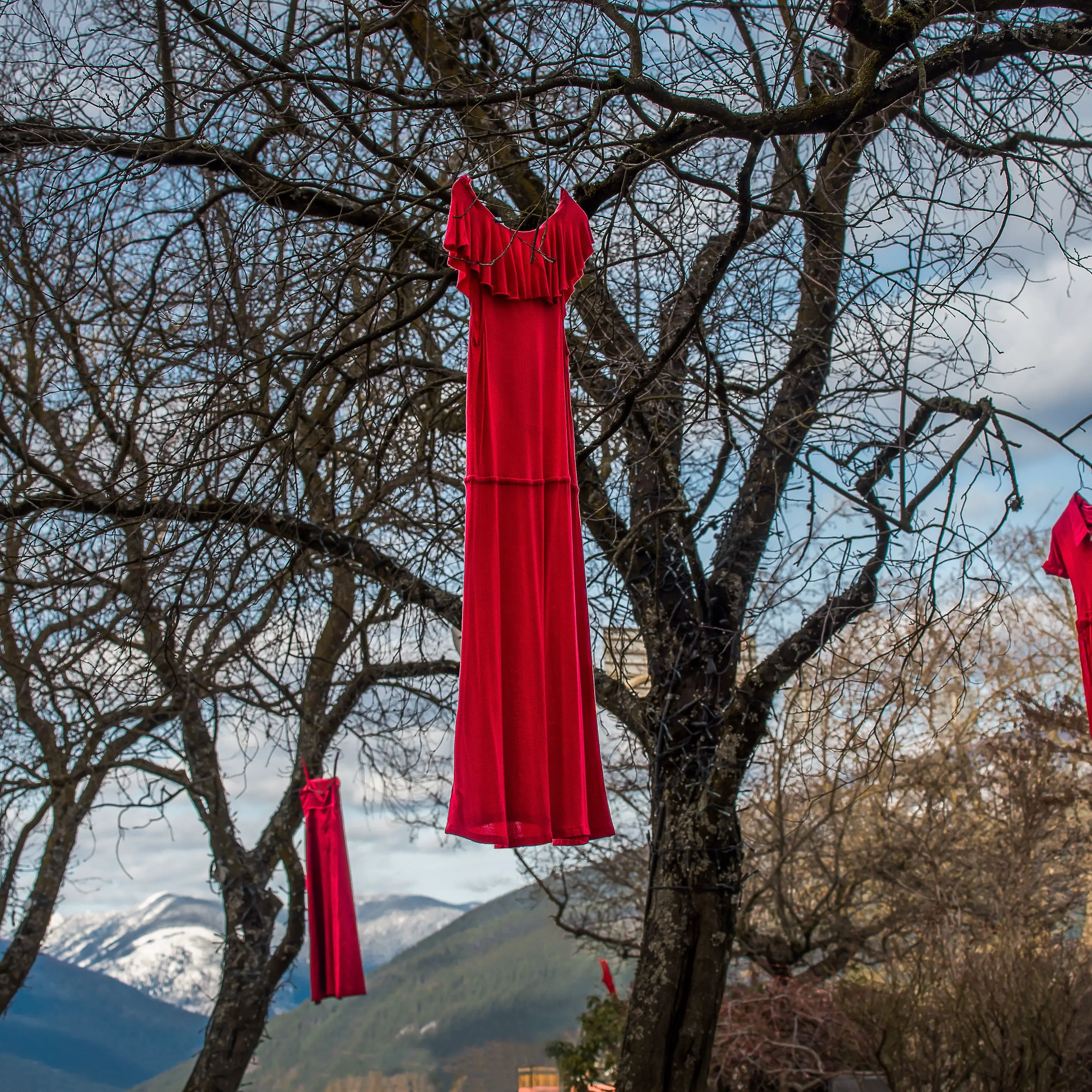 Unraveling the Spiritual Meaning Behind the Dream of Red Dress