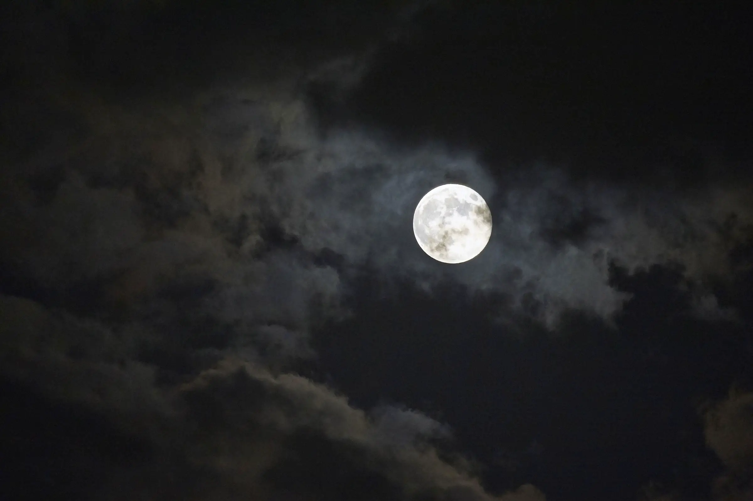 Benefits Of Interpreting Dreams And Spiritual Messages With The April Full Moon 2023