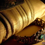 The Dream Meaning of Receiving Gold Jewelry