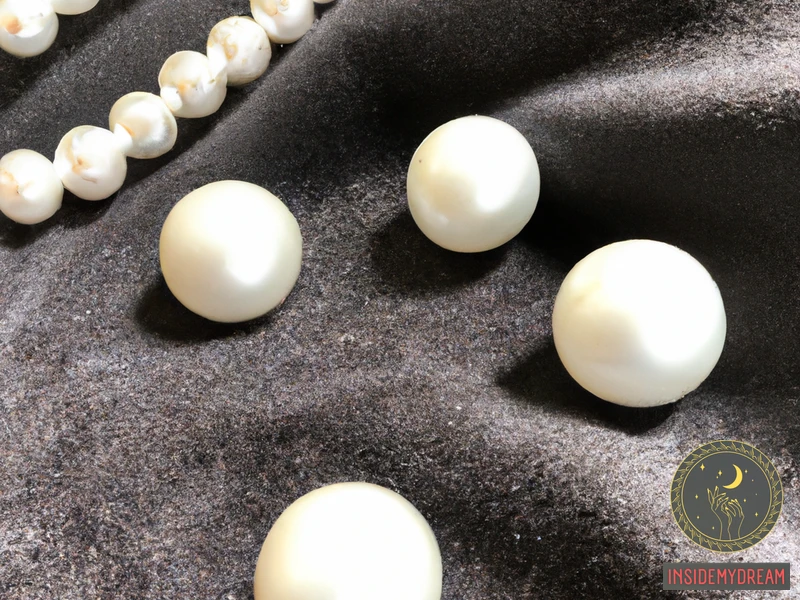 white-pearl-necklace-dream-meaning-what-does-it-signify