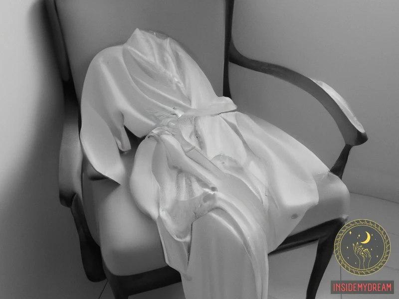 white-bathrobe-dream-meaning-unveiling-the-symbolism